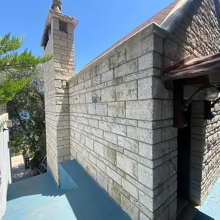 Vakantiehuis Charming 1br Stone House With View