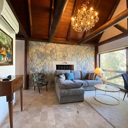 Vakantiehuis Charming 1br Stone House With View