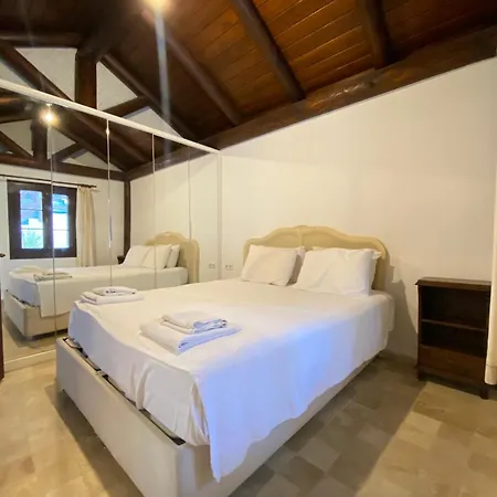 Vakantiehuis Charming 1br Stone House With View *