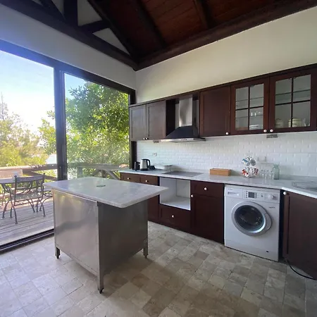 Charming 1br Stone House With View Дом отдыха *