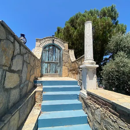 Charming 1br Stone House With View Богазычи