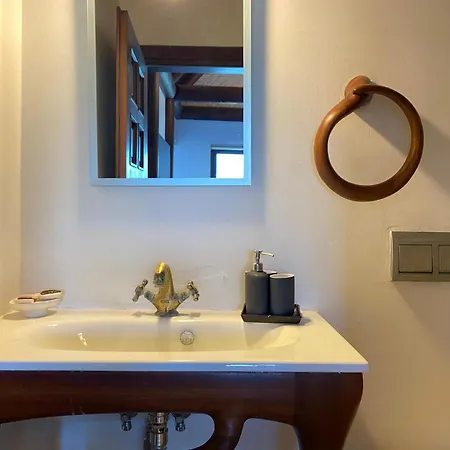 Charming 1br Stone House With View Богазычи